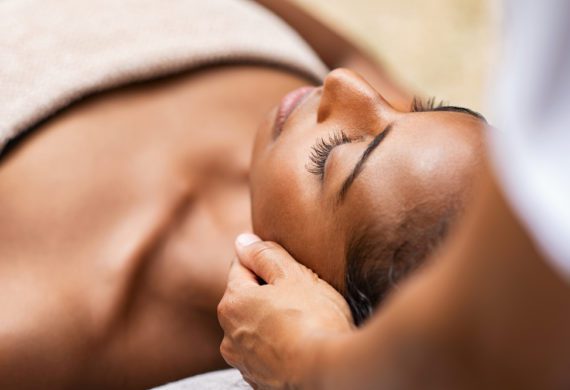 Woman,pca,facial,treatment,in,beauty,Spa